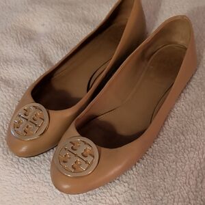 Tory Burch Beige Loafers with Gold Emblem